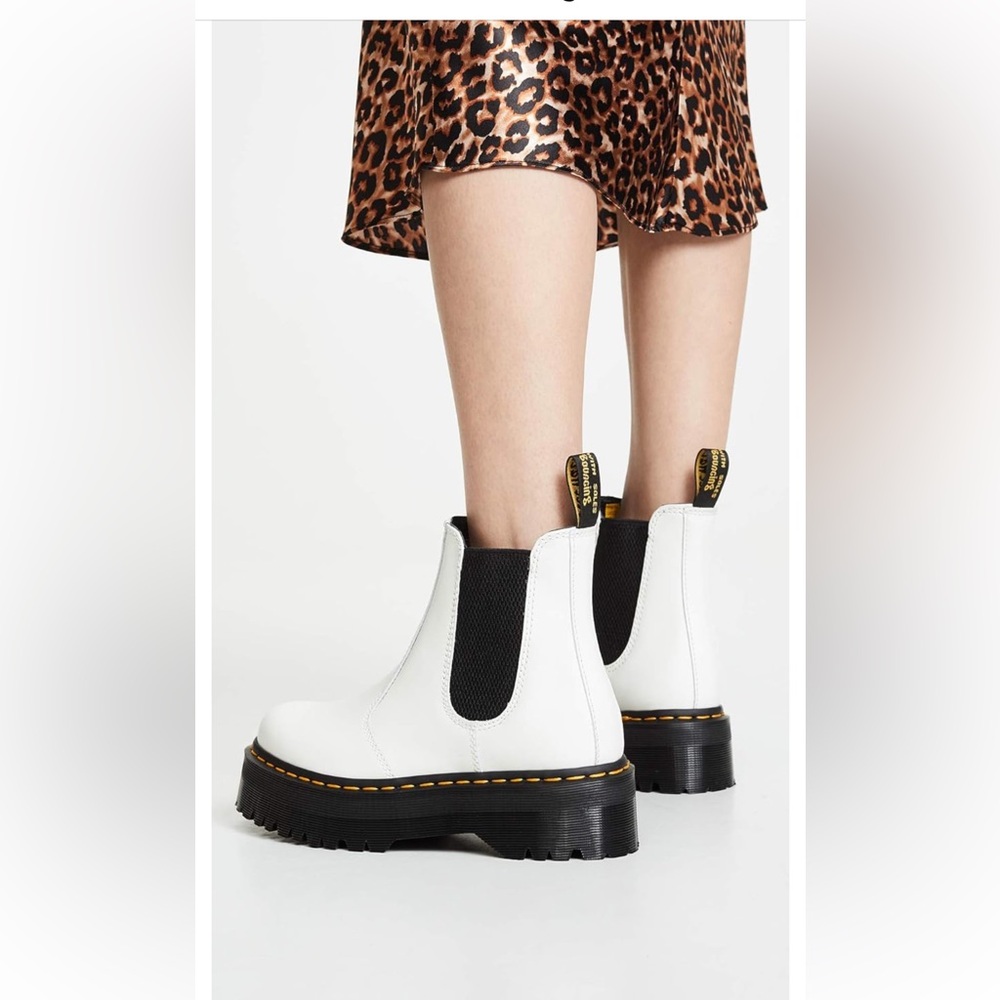 Dr. Martens - 2976 Quad Chelsea Boots - White!